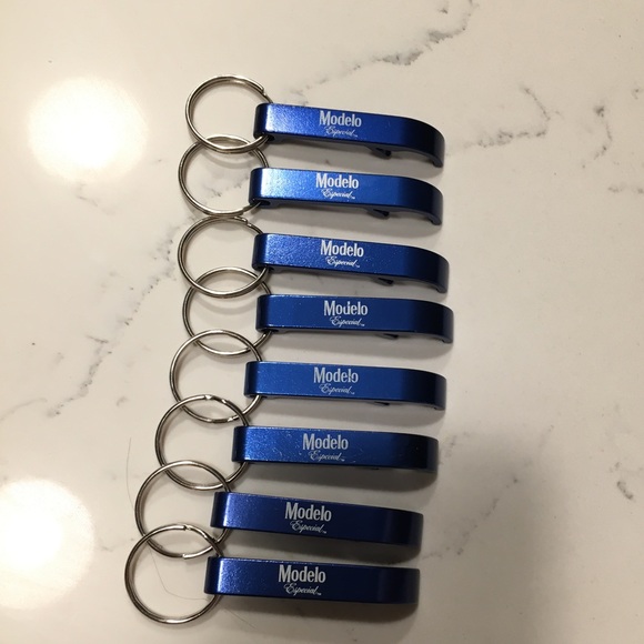 Modelo Bottle Opener Keychain - 8 INCLUDED IN LISTING - NEW - Picture 1 of 2